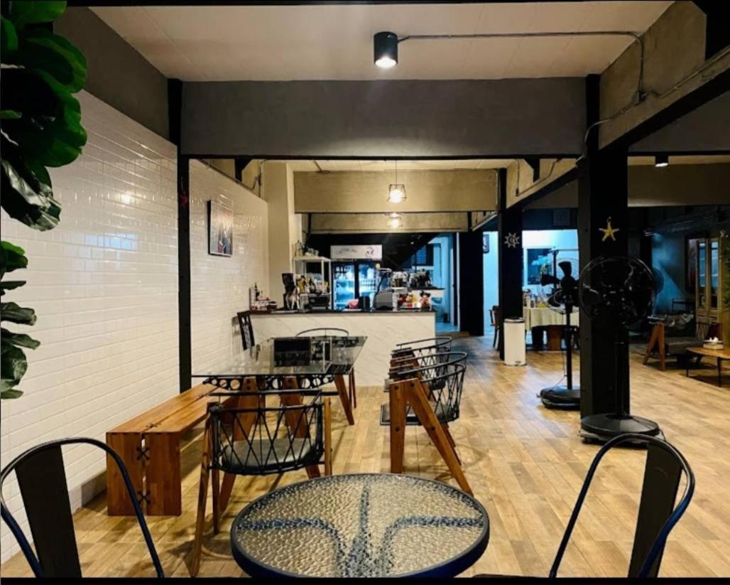 Captain Joe Cafe & Hostel Χουά Χιν Εξωτερικό φωτογραφία
